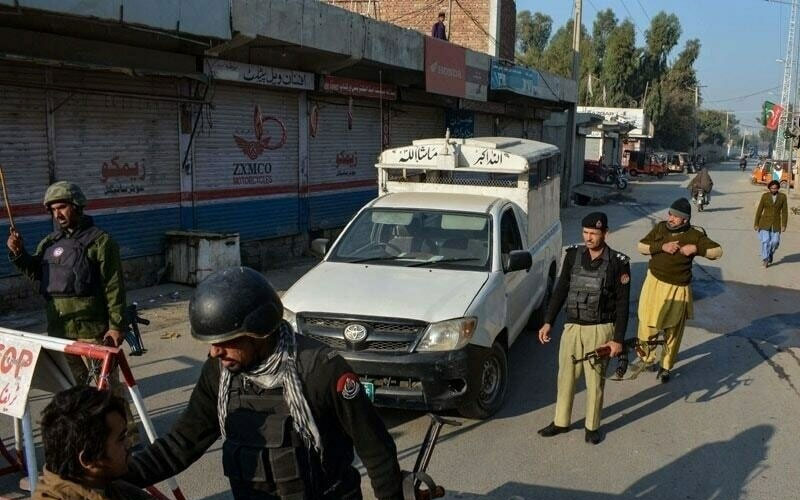 Four Security Personnel Killed, Sixteen Injured in Dual Terrorist Strikes in DI Khan