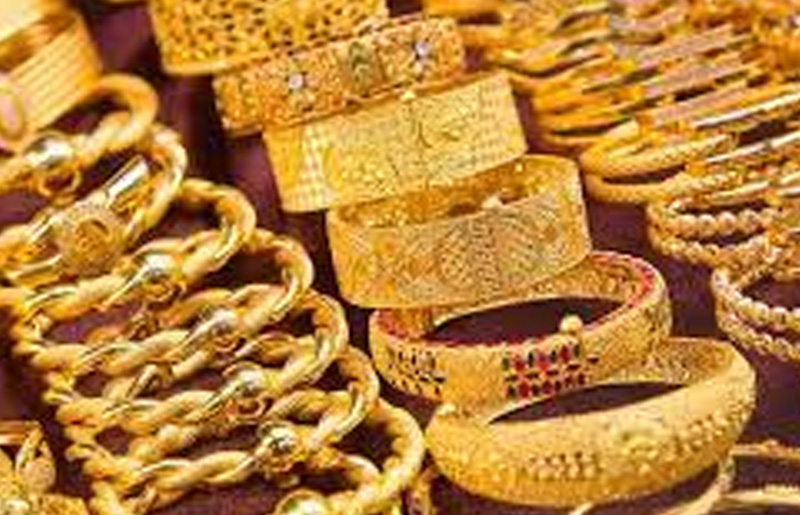 Gold Prices Fall by Rs4200 per Tola Nationwide