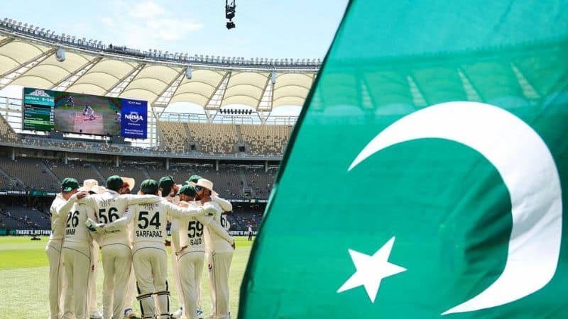 Unmatched Record: Pakistan Stands Alone in Avoiding 10 Wicket Loss in a Single Session
